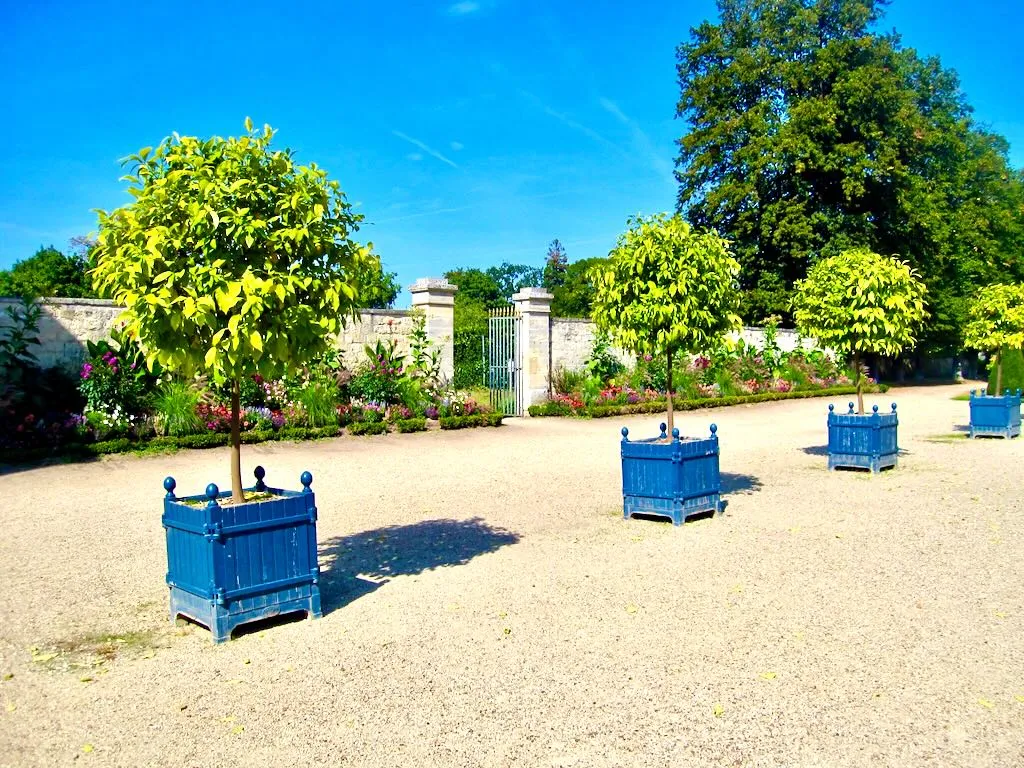 Gardens Of Chateau De Malmaison-2 - Online Flower Garden Gardens Of Chateau De Malmaison