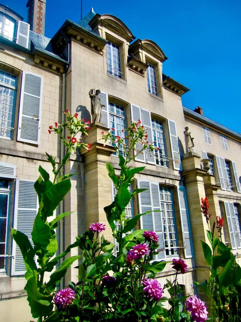 Gardens Of Chateau De Malmaison-3 - Online Flower Garden Gardens Of Chateau De Malmaison
