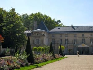 Chateau de Malmaison copyright https://www.onlineflowergarden.com | Online Flower Garden